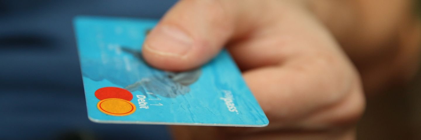 Credit cards and payment terminal