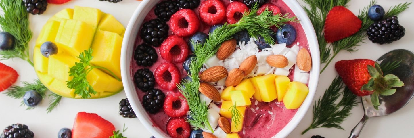 Breakfast bowl with fruit and grains